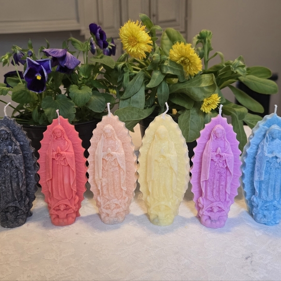 Handmade Sculpted Candles – Custom Colors, Custom Fragrances - Picture 2 of 10
